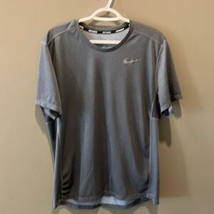Nike Men’s Gray & Silver Nike Running Fitted Athletic Top Size XL